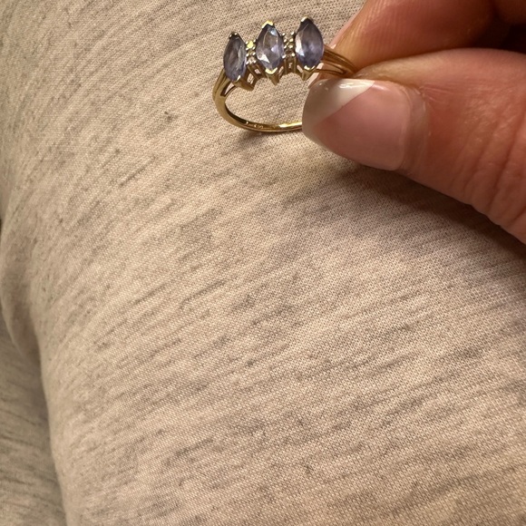 10 KT Yellow Gold Natural Tanzanite and Diamond Ring, Size 8 - Picture 2 of 4